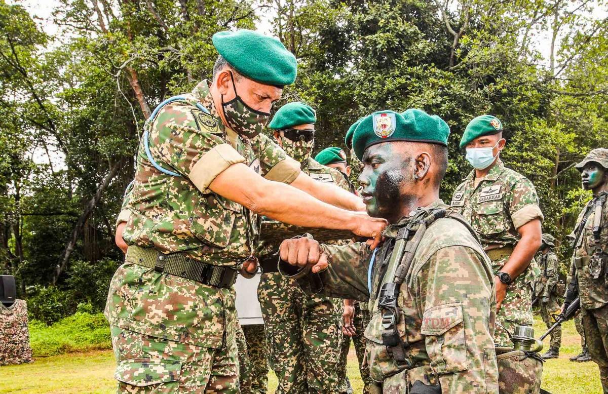 Beret Hijau Lambang Kemegahan Gerak Khas Berita Tentera Darat Malaysia